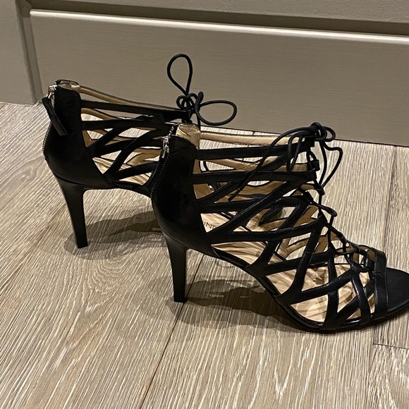 BRAND NEW Nine West black patent lace up sandals - Picture 2 of 7